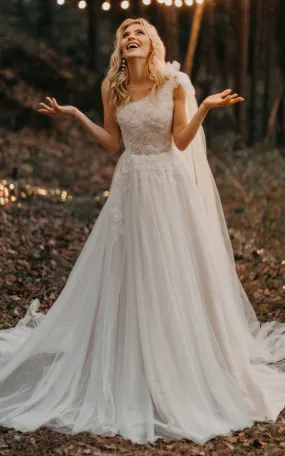 Bohemian A-Line Tulle Wedding Dress With One-shoulder Neckline And Zipper Back-716438