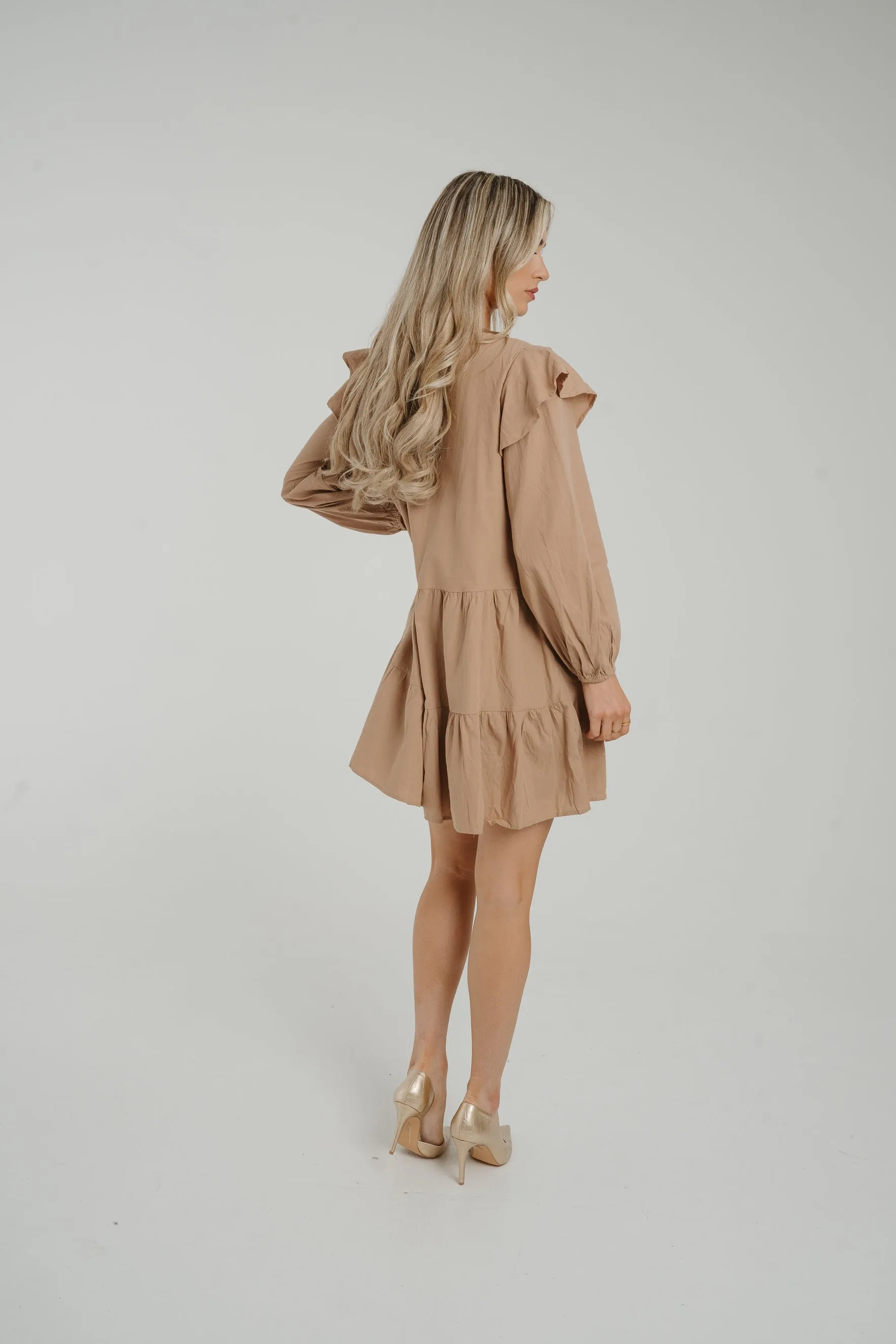 Caitlyn Tiered Shirt Dress In Mocha