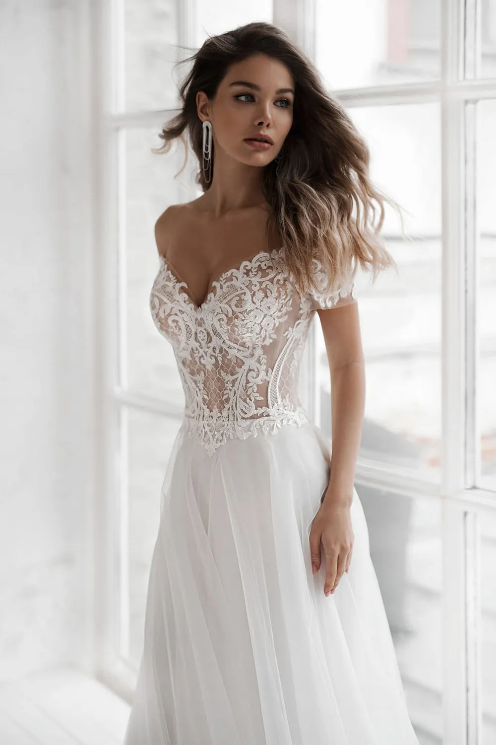 Off The Shoulder Appliqued Bride Dresses A Line Elegant Lace Wedding Bridal Gowns ER2100