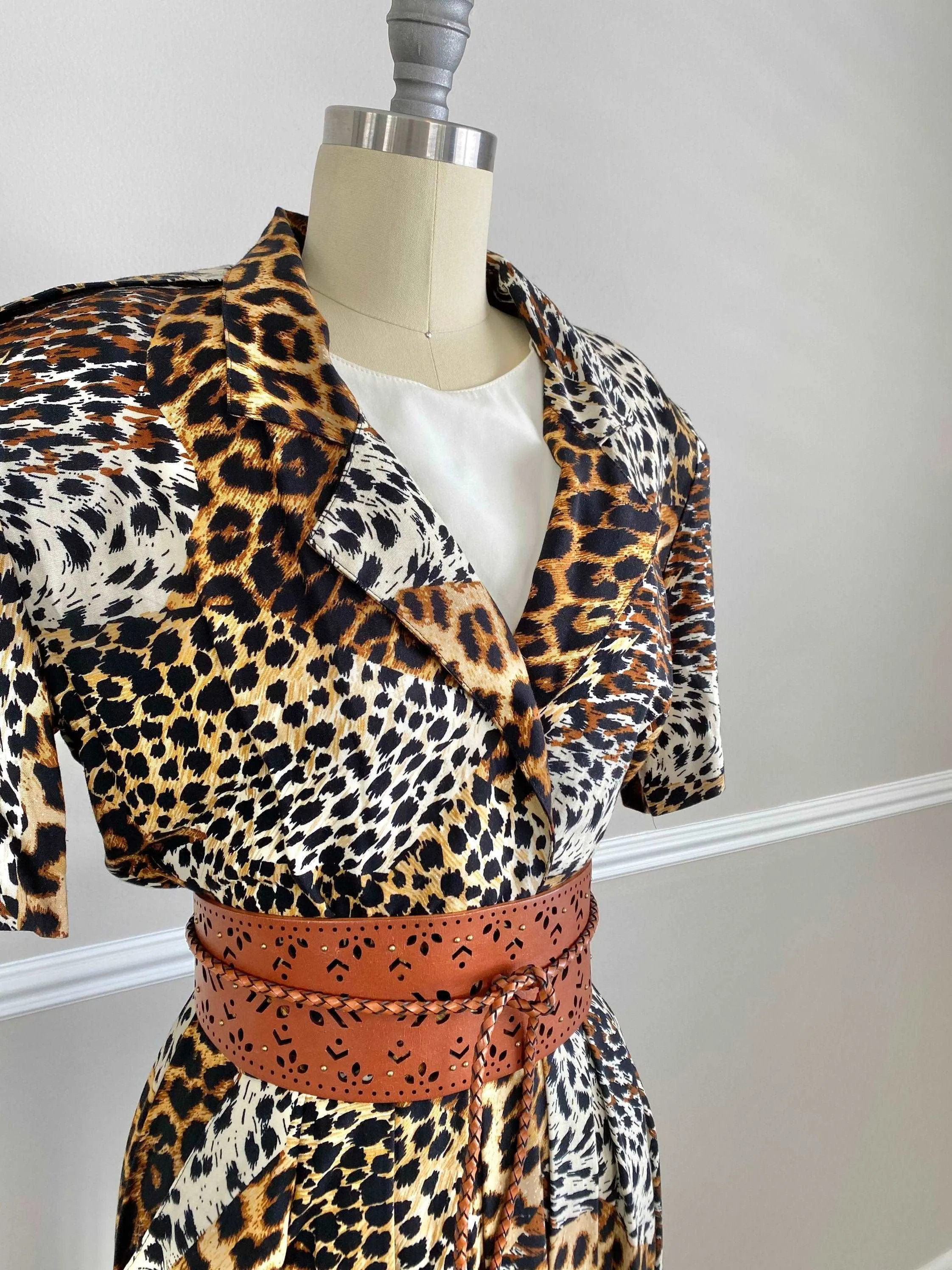 ON SALE Vintage 1980s Leopard Print Dress / 80s retro rayon animal print dress size M